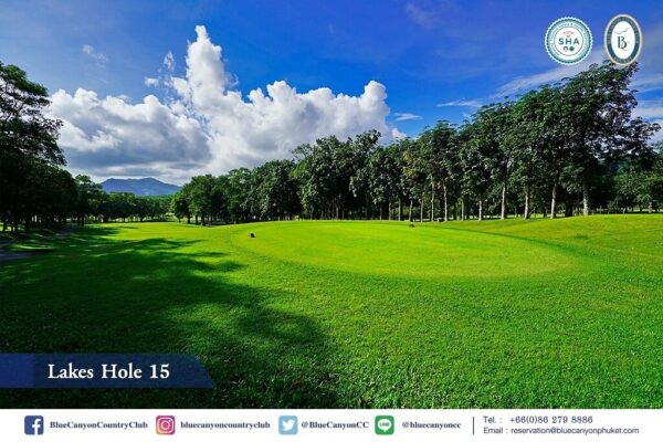 Opdag den fredfyldte skønhed ved The Lakes Course på Blue Canyon Country Club. Denne golfbane har maleriske omgivelser med 5 fremtrædende
