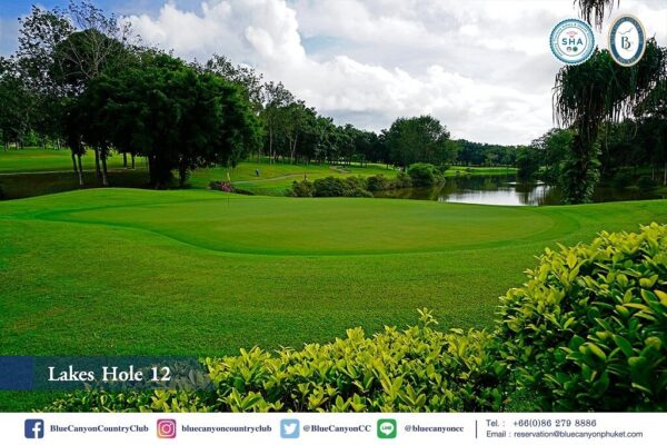 Blue Canyon Country Club Lakes Course med sø og høje træer baggrund