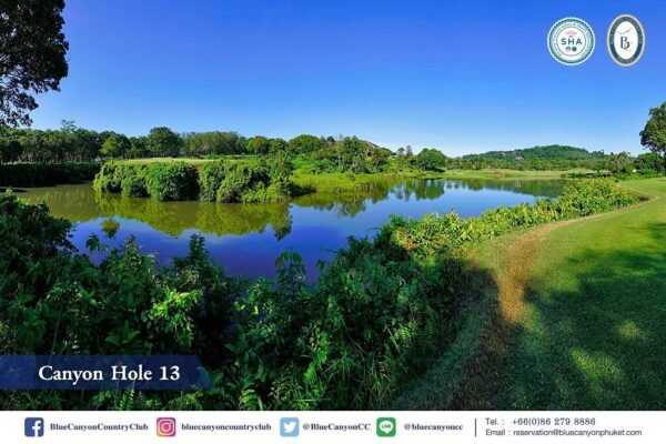 Blue Canyon Country Club golfbane midt i en naturskøn kløft, frodige grønne områder og indbydende dam