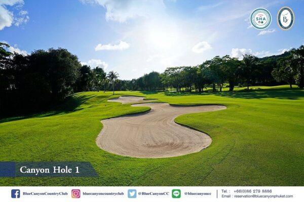 Udforsk Blue Canyon Country Clubs unikke Canyon Course med sandbunker i en vibrerende grøn farve. Perfekt til golfelskere der søger efter
