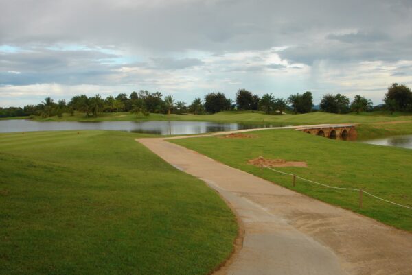 bro over dam i Golf & Country Club Hua Hin