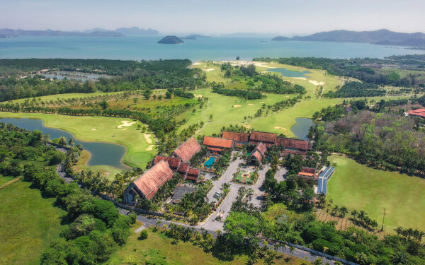 Overblik over Mission Hills Golf Resort i Phuket, Thailand fra luften
