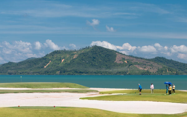 Gruppe af golfspillere på Mission Hills Golf Course i Phuket