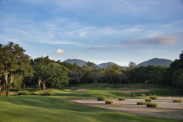 Billeder af Springfield Royal Golf & Country Club i Hua Hin - Beliggende i naturskønne omgivelser med majestætiske bjerge og frodigt grønt