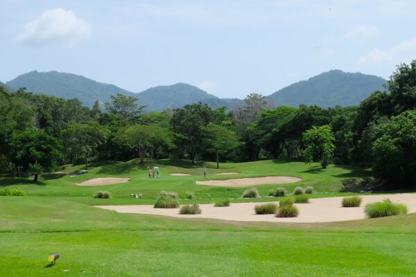 Nyd at spille golf på Thailands fantastiske Springfield Royal Golf Course, der ligger i Hua Hin-regionen. En del af den anerkendte Country